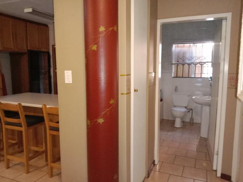 5 Bedroom Property for Sale in Ninapark Gauteng