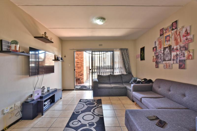 2 Bedroom Property for Sale in Sonneveld Gauteng