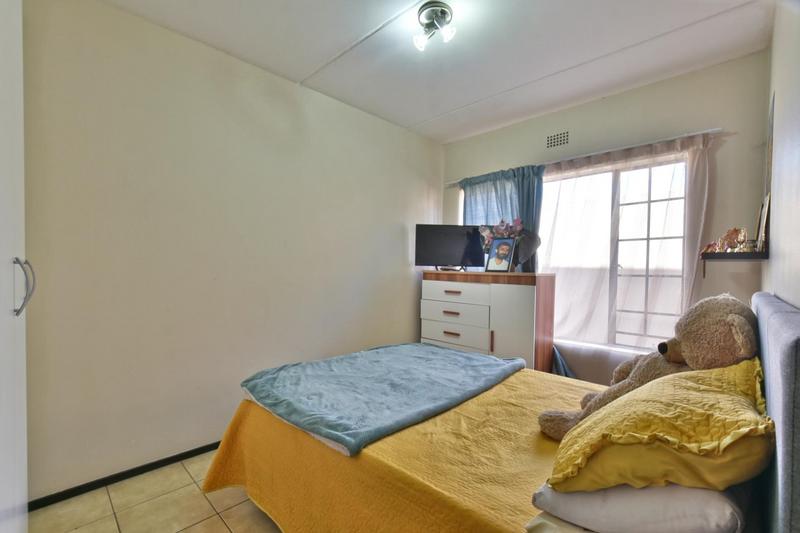 2 Bedroom Property for Sale in Sonneveld Gauteng