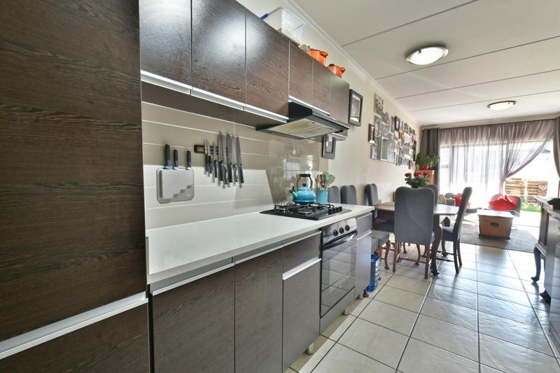 3 Bedroom Property for Sale in Oakdene Gauteng