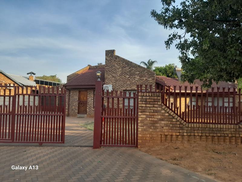 4 Bedroom Property for Sale in The Orchards Gauteng