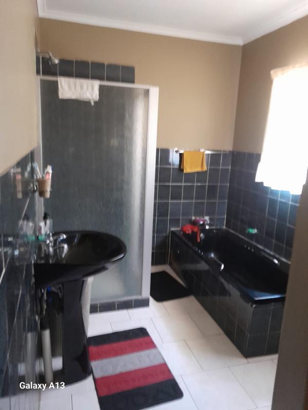 4 Bedroom Property for Sale in The Orchards Gauteng