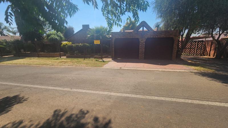 5 Bedroom Property for Sale in Doornpoort Gauteng