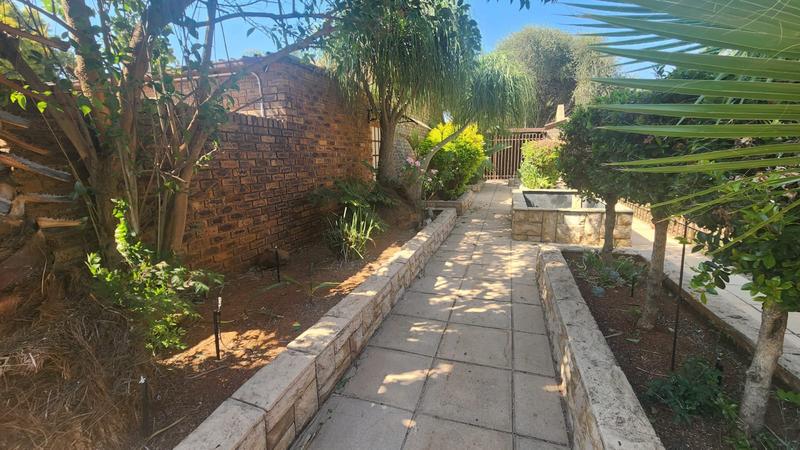 5 Bedroom Property for Sale in Doornpoort Gauteng