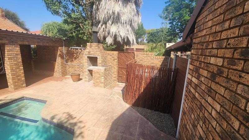 5 Bedroom Property for Sale in Doornpoort Gauteng