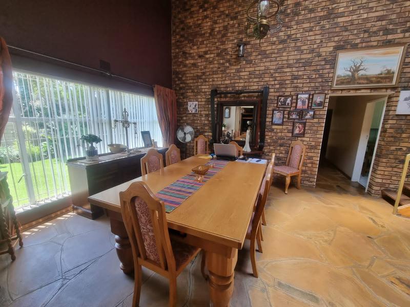 6 Bedroom Property for Sale in Rothdene Gauteng