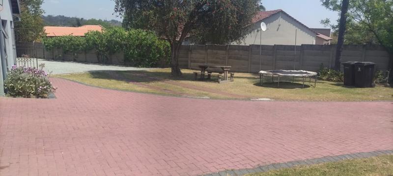 To Let 2 Bedroom Property for Rent in Birch Acres Gauteng