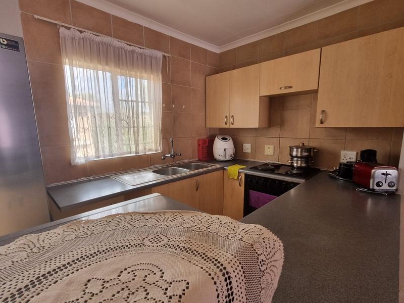 To Let 1 Bedroom Property for Rent in Newmark Estate Gauteng