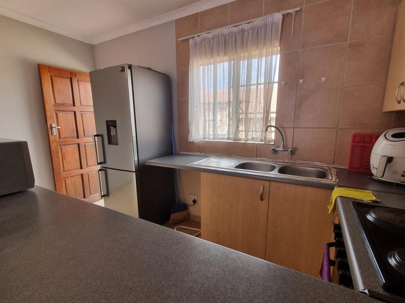 To Let 1 Bedroom Property for Rent in Newmark Estate Gauteng