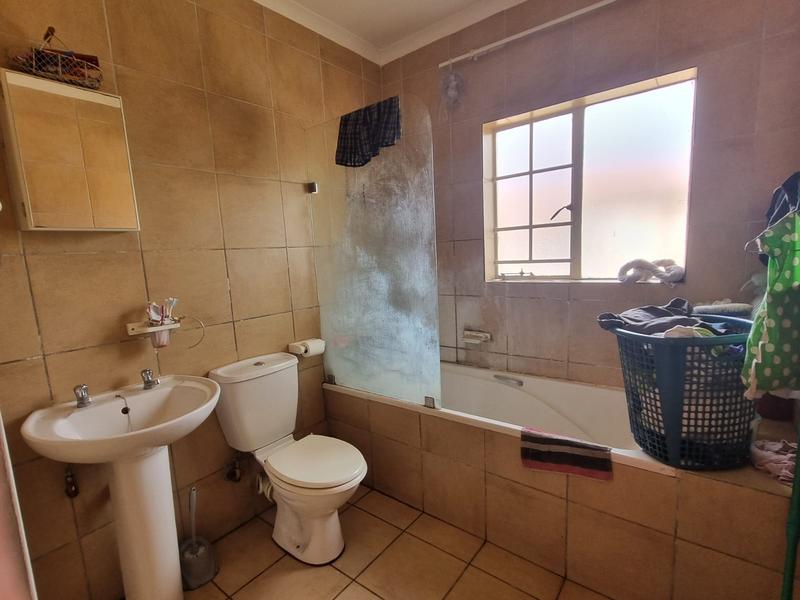 To Let 1 Bedroom Property for Rent in Newmark Estate Gauteng