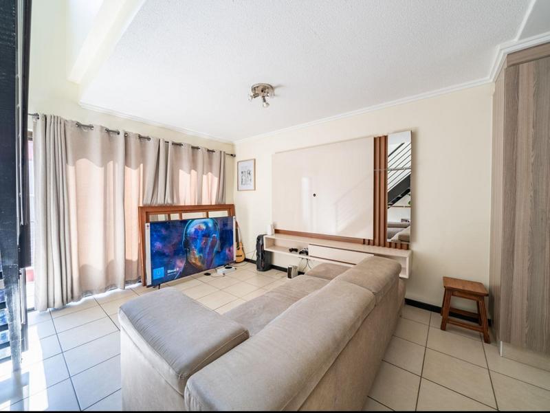 1 Bedroom Property for Sale in Fourways Gauteng