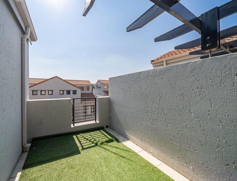 1 Bedroom Property for Sale in Fourways Gauteng