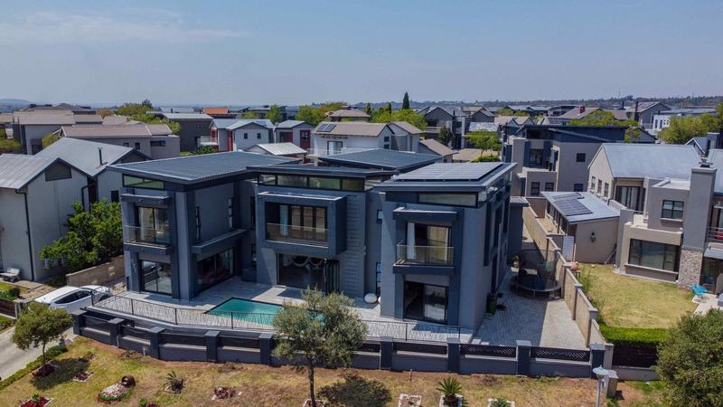 6 Bedroom Property for Sale in Copperleaf Estate Gauteng