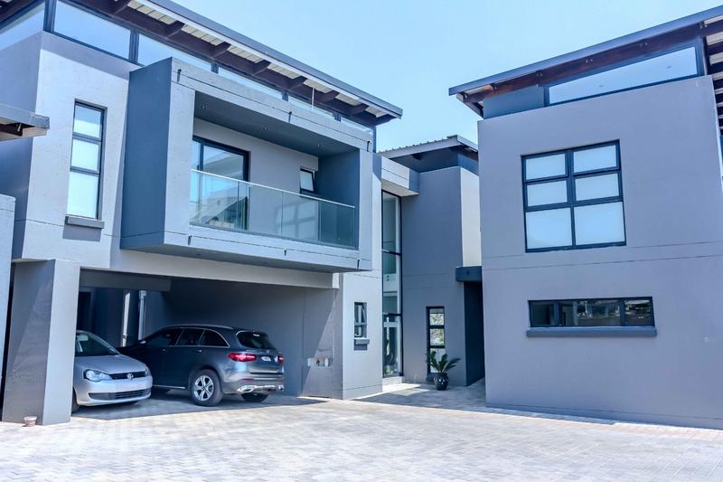 6 Bedroom Property for Sale in Copperleaf Estate Gauteng