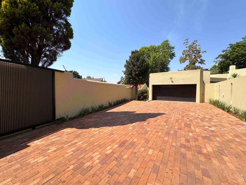 4 Bedroom Property for Sale in Hurlingham Gauteng