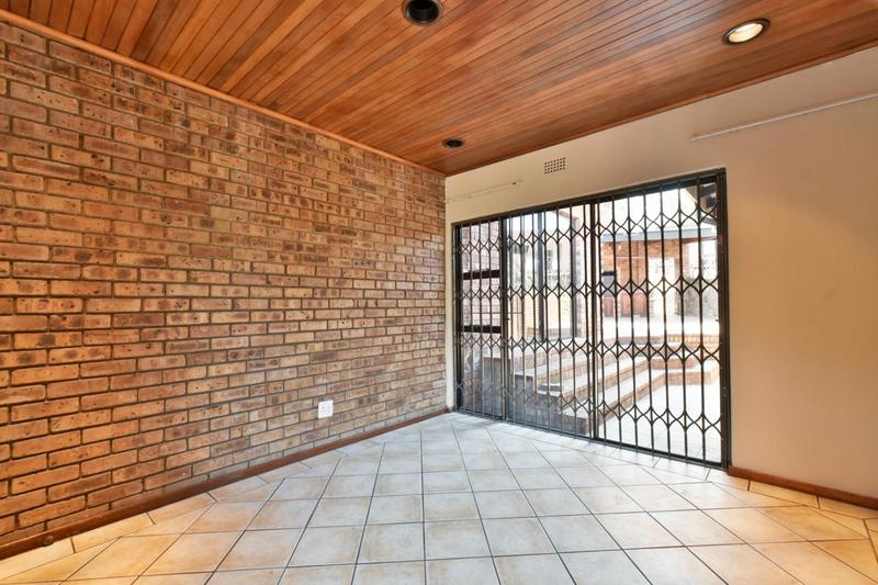 5 Bedroom Property for Sale in Glenvista Gauteng