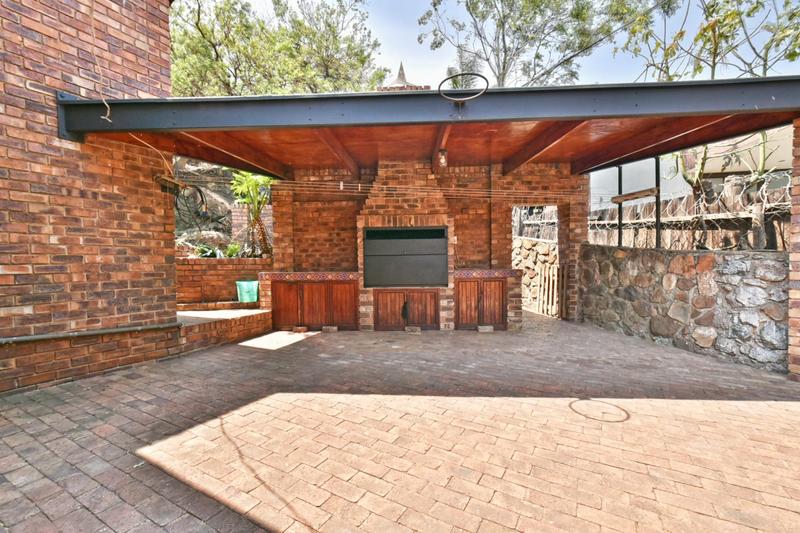 5 Bedroom Property for Sale in Glenvista Gauteng