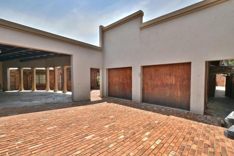 5 Bedroom Property for Sale in Glenvista Gauteng