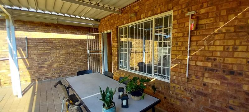 2 Bedroom Property for Sale in Annlin Gauteng