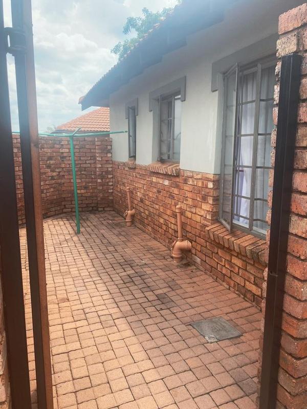 2 Bedroom Property for Sale in Montana Tuine Gauteng