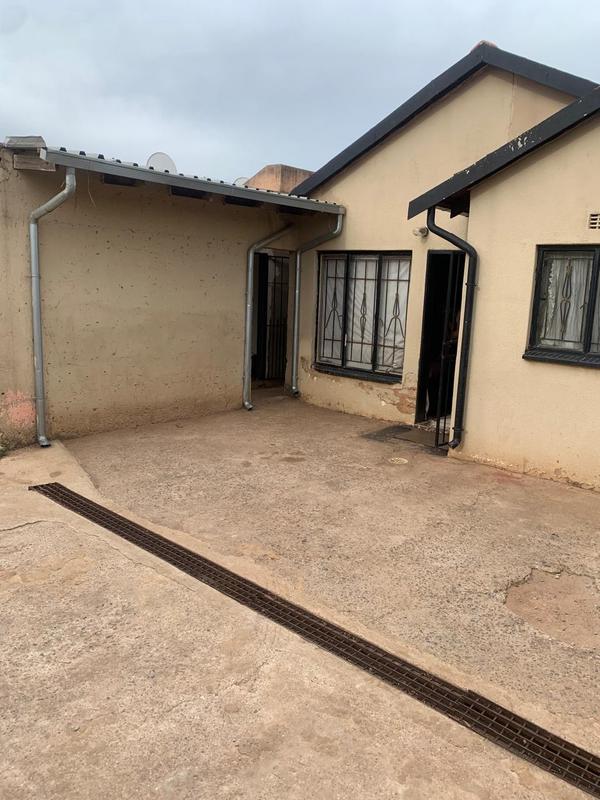 2 Bedroom Property for Sale in Protea Glen Gauteng