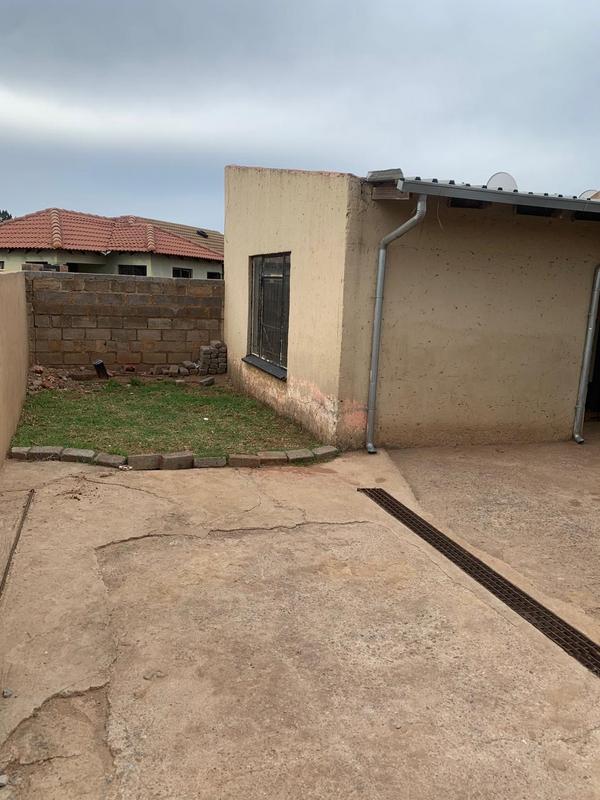 2 Bedroom Property for Sale in Protea Glen Gauteng