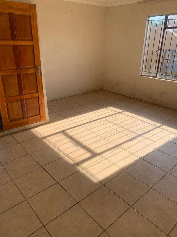 2 Bedroom Property for Sale in Protea Glen Gauteng