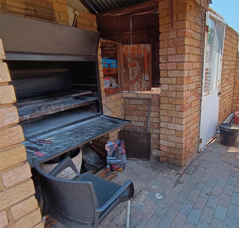 3 Bedroom Property for Sale in Symhurst Gauteng