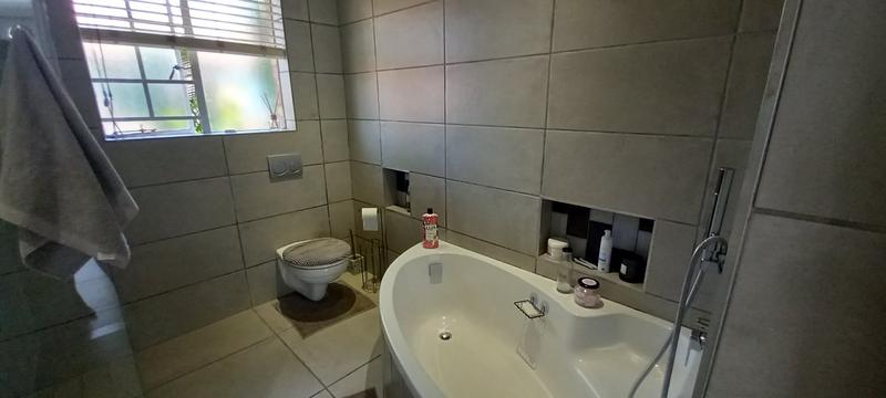 2 Bedroom Property for Sale in Annlin Gauteng