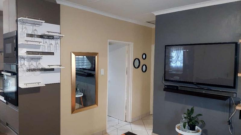 2 Bedroom Property for Sale in Kirkney Gauteng