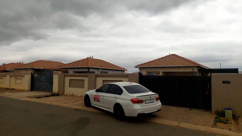 2 Bedroom Property for Sale in Kirkney Gauteng