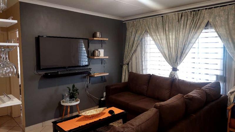 2 Bedroom Property for Sale in Kirkney Gauteng