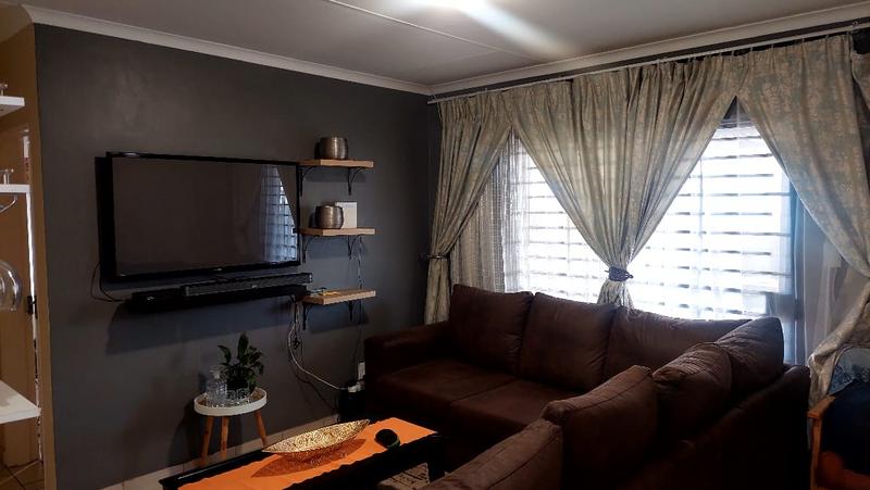 2 Bedroom Property for Sale in Kirkney Gauteng