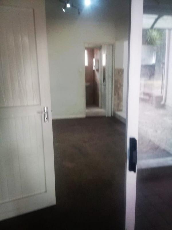 To Let 1 Bedroom Property for Rent in Sandringham Gauteng