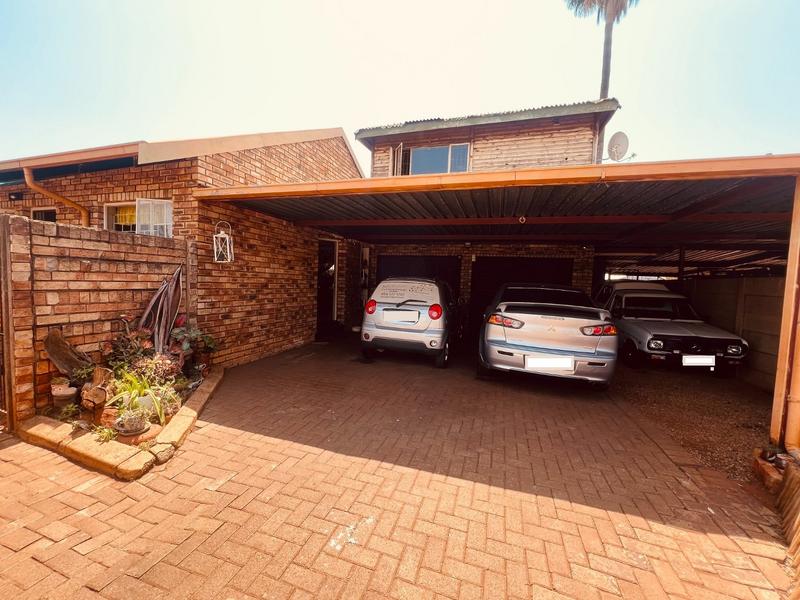 4 Bedroom Property for Sale in Hesteapark Gauteng