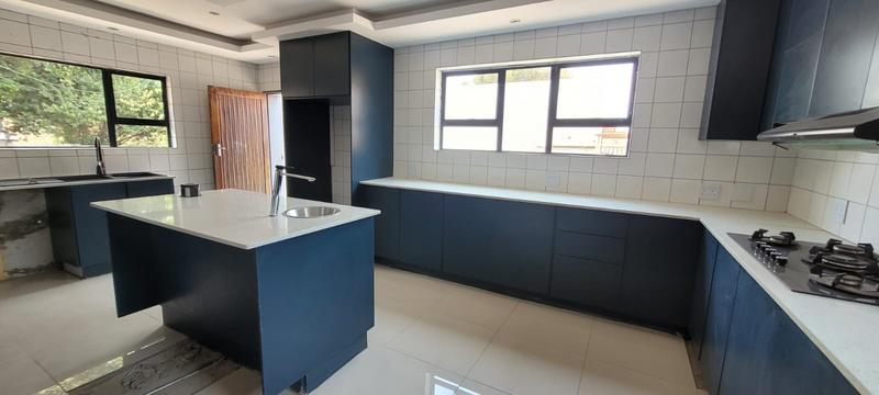 5 Bedroom Property for Sale in Brackendowns Gauteng