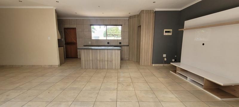 5 Bedroom Property for Sale in Brackendowns Gauteng