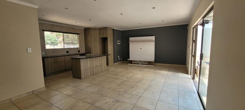 5 Bedroom Property for Sale in Brackendowns Gauteng