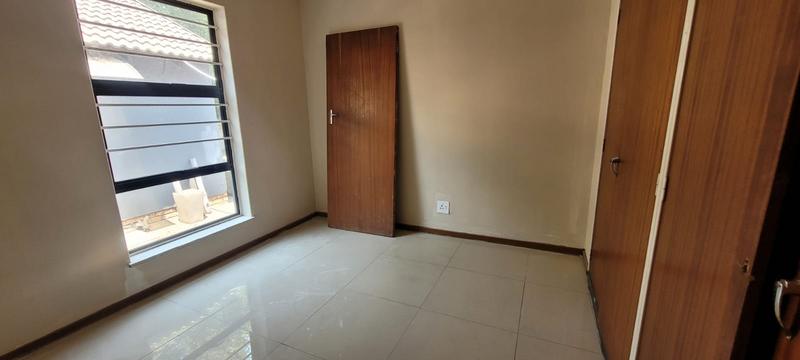 5 Bedroom Property for Sale in Brackendowns Gauteng