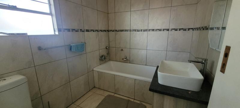 5 Bedroom Property for Sale in Brackendowns Gauteng