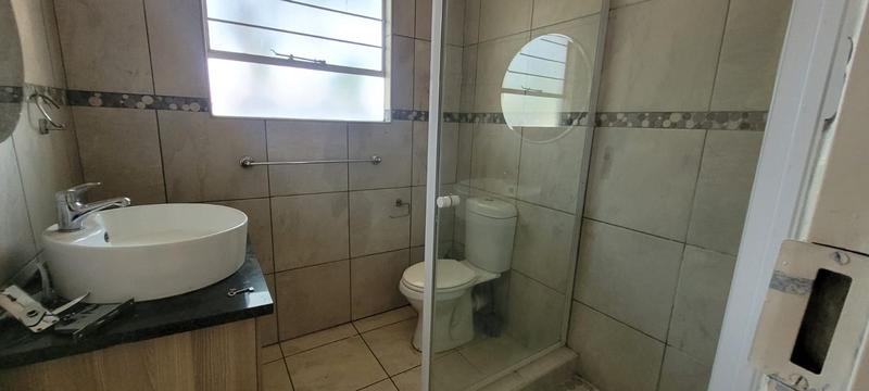 5 Bedroom Property for Sale in Brackendowns Gauteng