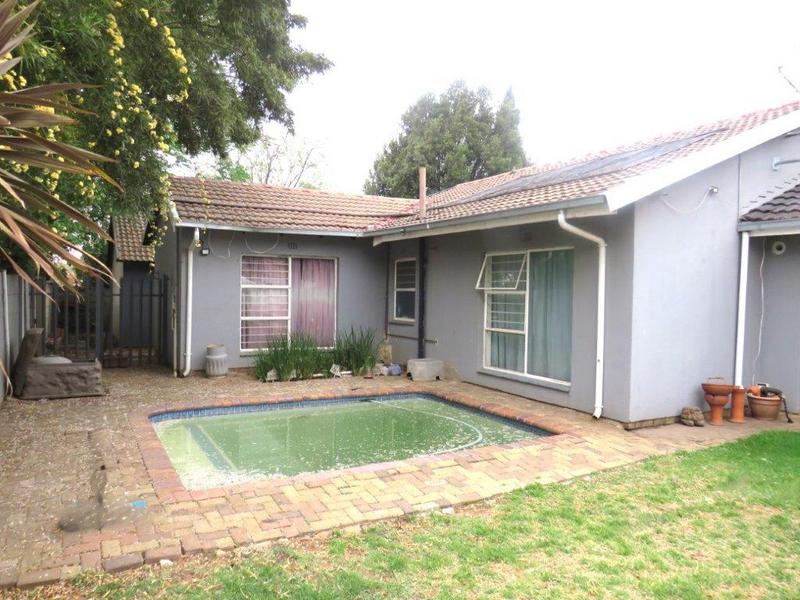 5 Bedroom Property for Sale in Brackendowns Gauteng