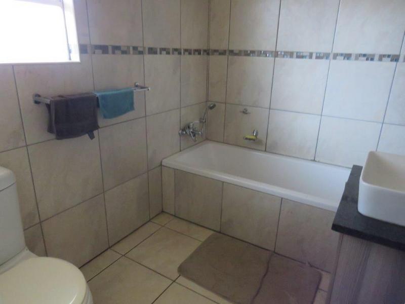 5 Bedroom Property for Sale in Brackendowns Gauteng