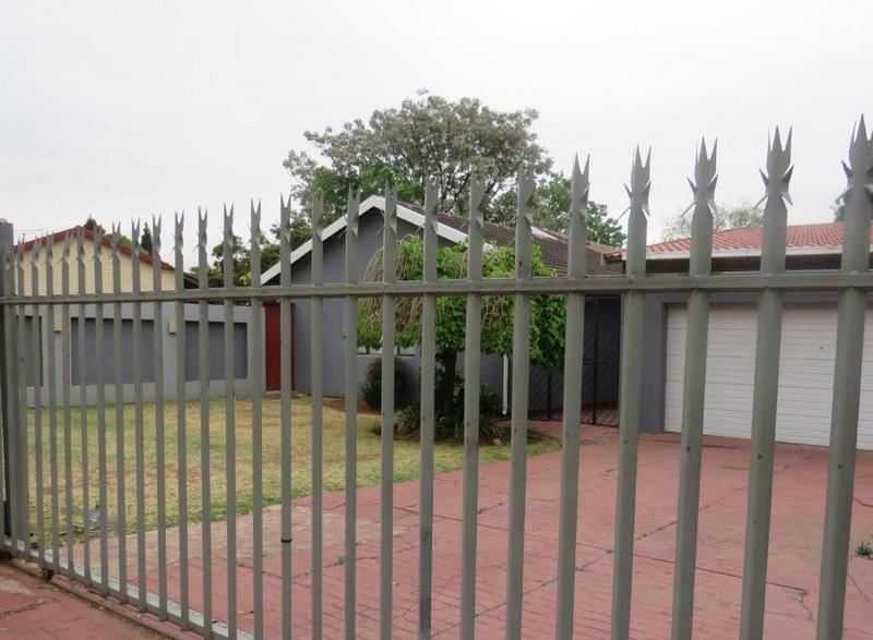 5 Bedroom Property for Sale in Brackendowns Gauteng