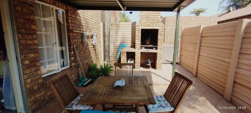 2 Bedroom Property for Sale in Highveld Gauteng