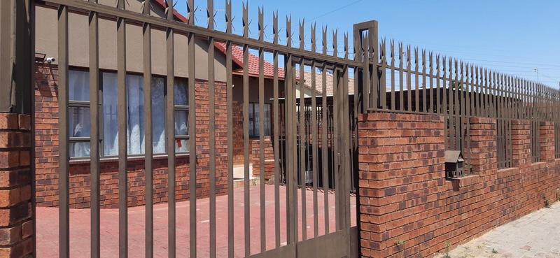 3 Bedroom Property for Sale in Newclare Gauteng