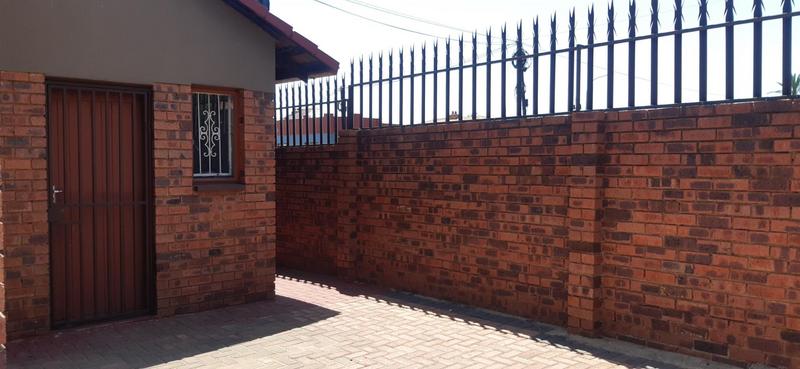 3 Bedroom Property for Sale in Newclare Gauteng