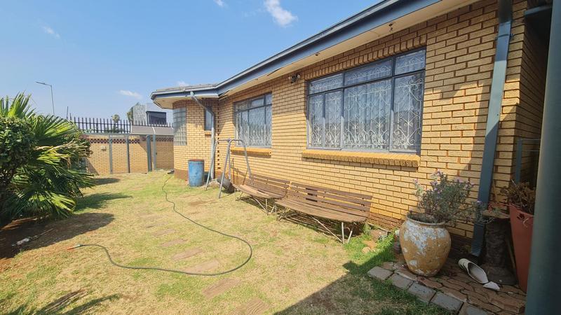 4 Bedroom Property for Sale in Lenasia Gauteng