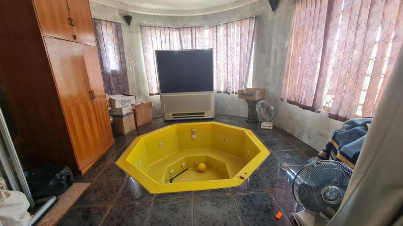 4 Bedroom Property for Sale in Lenasia Gauteng