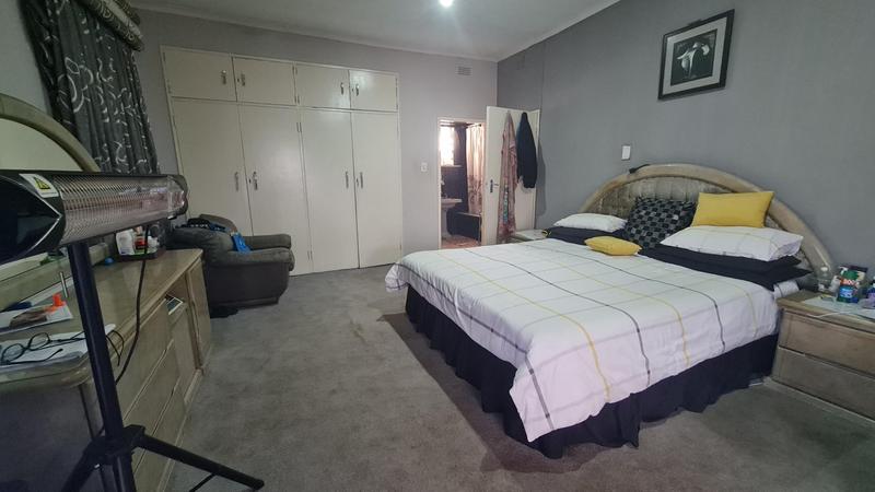 4 Bedroom Property for Sale in Lenasia Gauteng